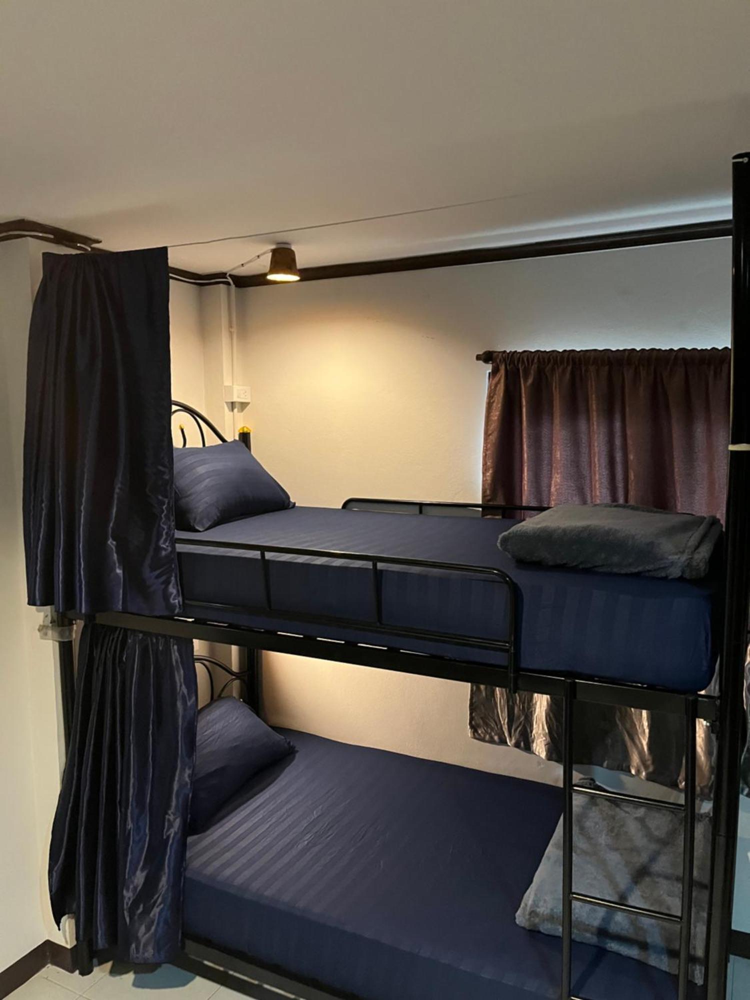 Moon Dolphin Hostel Хаад Рин Экстерьер фото